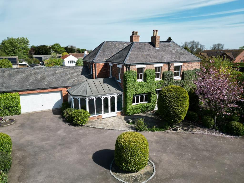 Iveagh House, Low Street, Beckingham, Doncaster 4 bed detached house