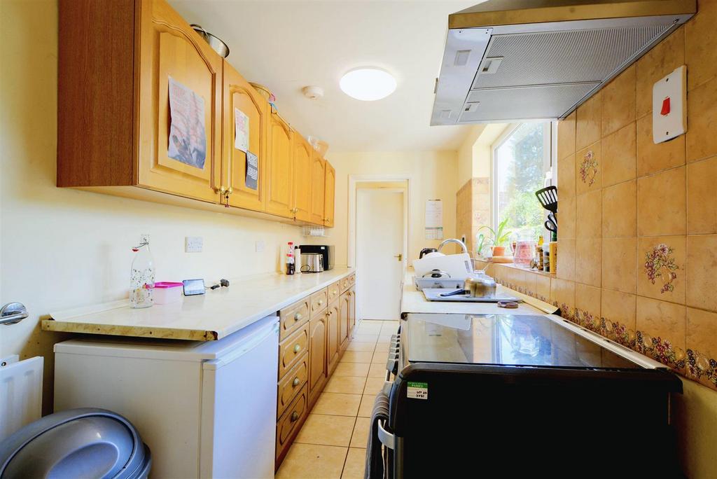 Kitchen 1.jpeg