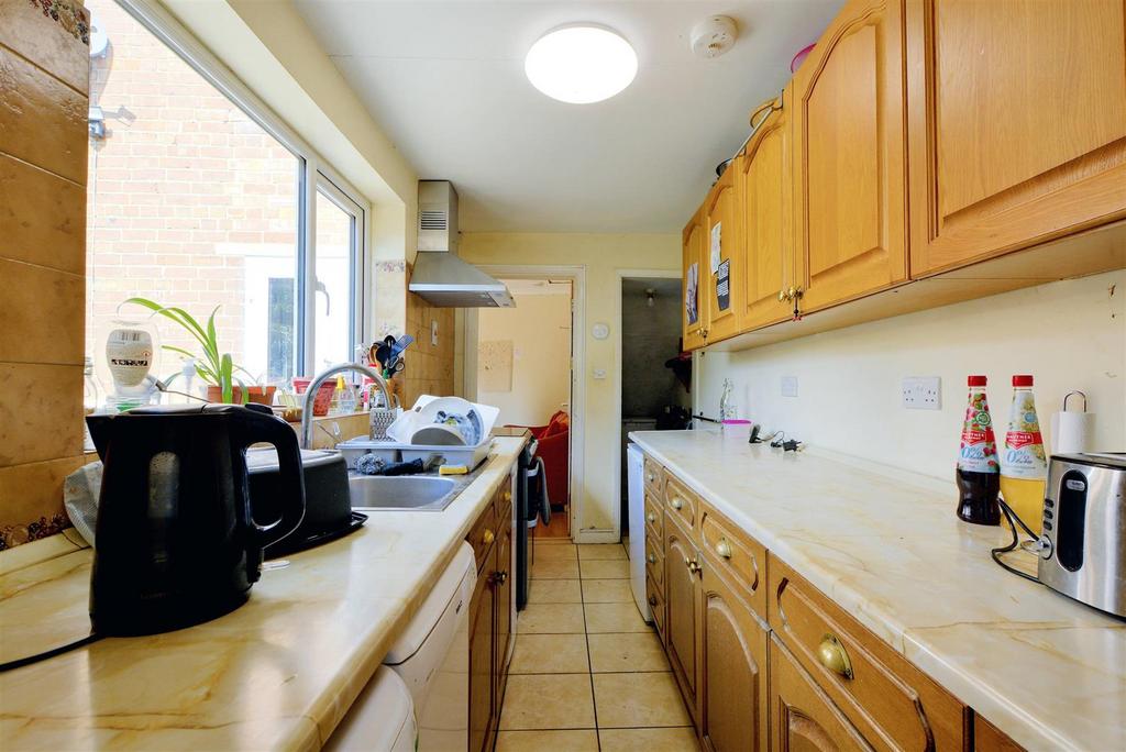 Kitchen 2.jpeg
