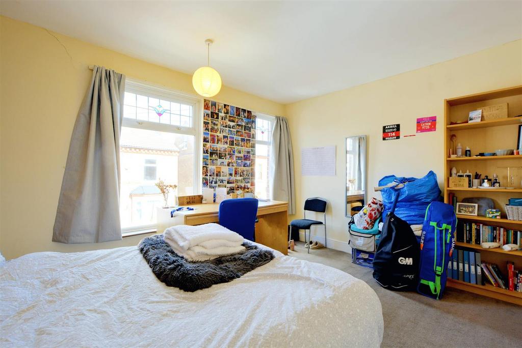 Bedroom 1 2.jpeg