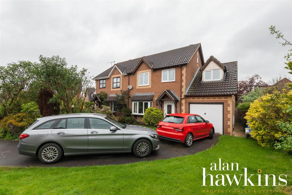 Elm Park, Royal Wootton Bassett SN4 7 4 bed semidetached house for