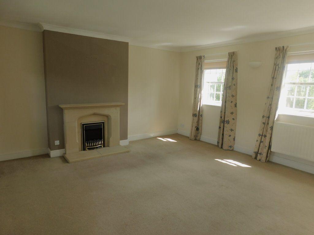 Frederick Thatcher Place, Battle 2 bed house £1,100 pcm (£254 pw)