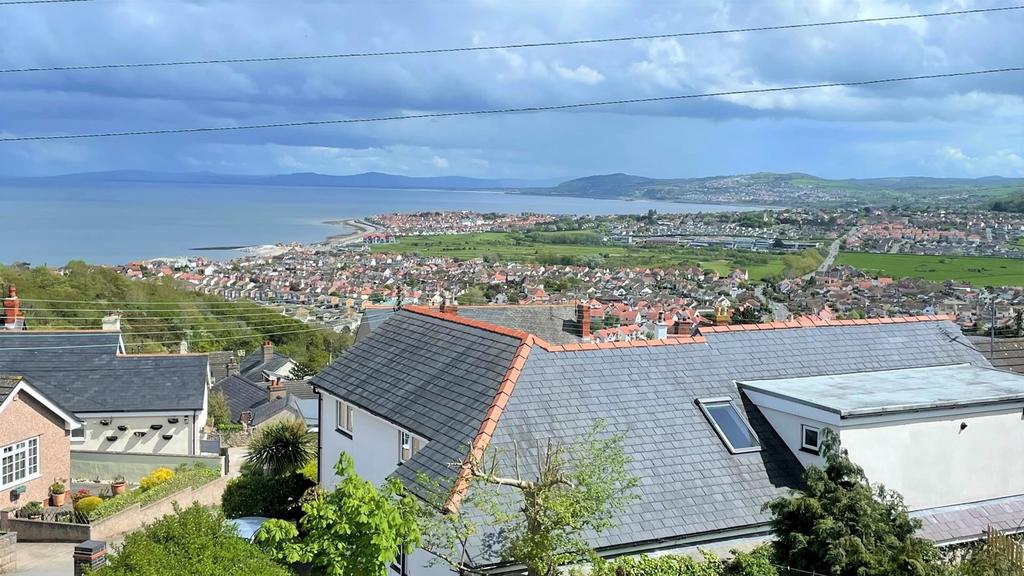 Mount Pleasant Terrace, Penrhynside, Llandudno 2 bed terraced house for