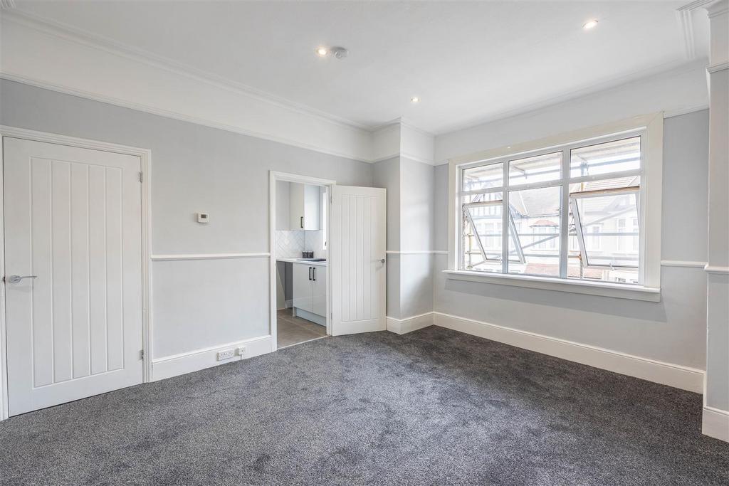 Hildaville Drive, WestcliffOnSea 1 bed property £180,000
