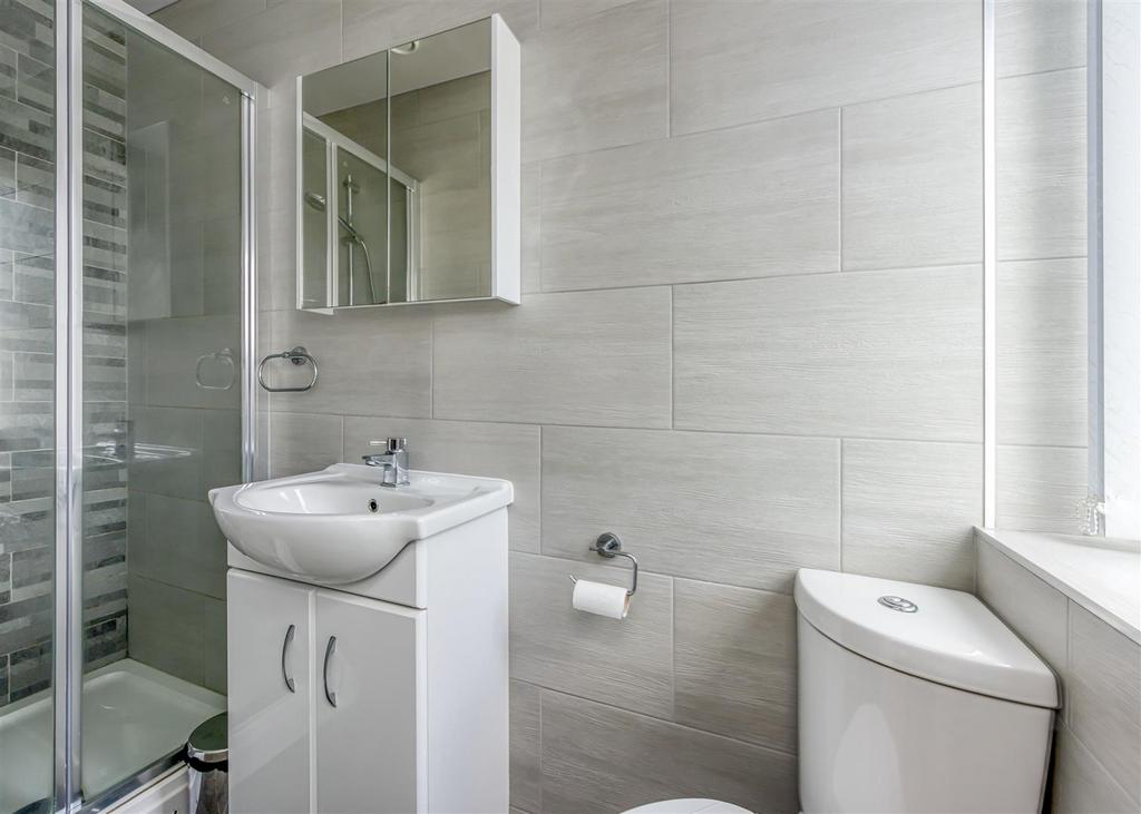 94 Codsall Road-bed2 ensuite.jpg