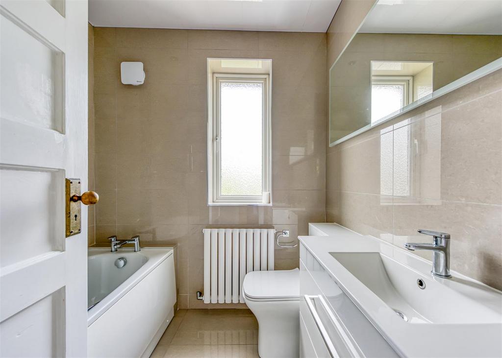 94 Codsall Road-bath.jpg