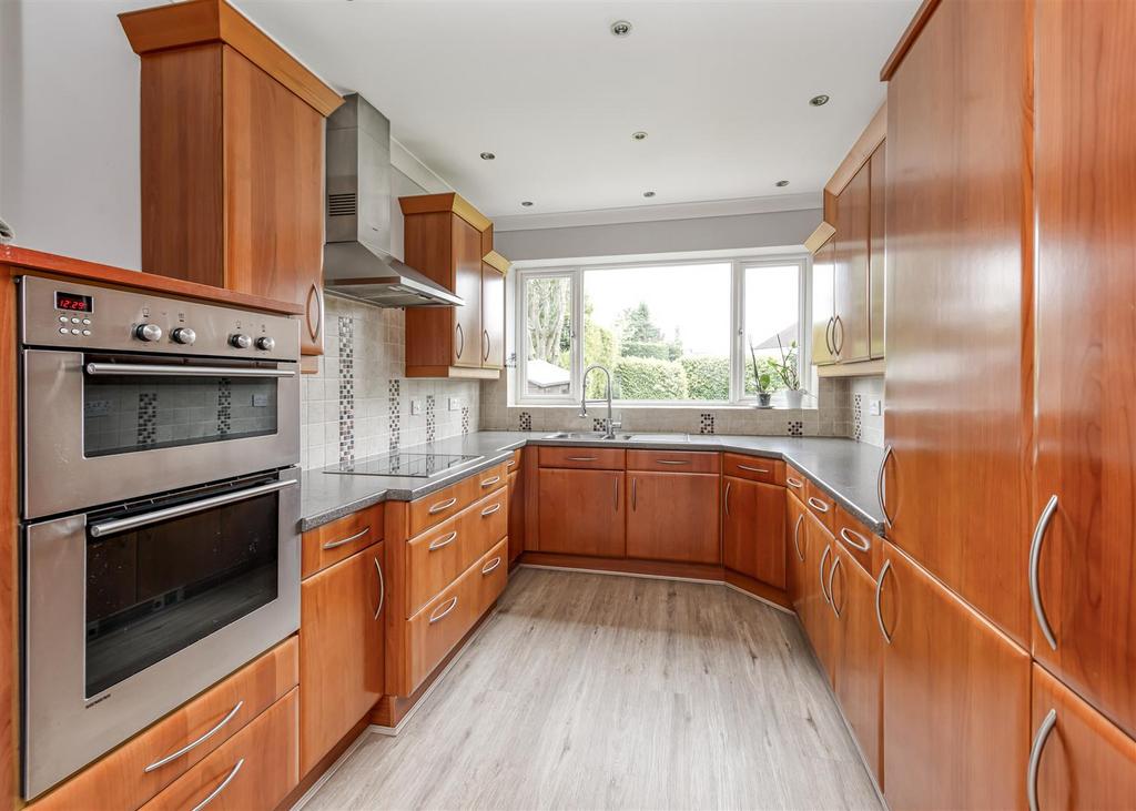 94 Codsall Road-kitchen4.jpg