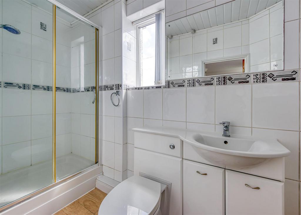 94 Codsall Road-bed1 ensuite.jpg