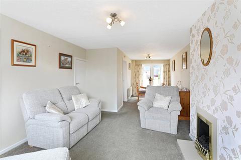 3 bedroom semi-detached house for sale - Victoria Way, Outwood, Wakefield, WF1