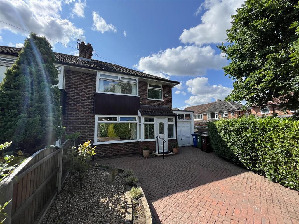 Bowen Close, Bramhall, Stockport 3 bed semidetached house for sale £