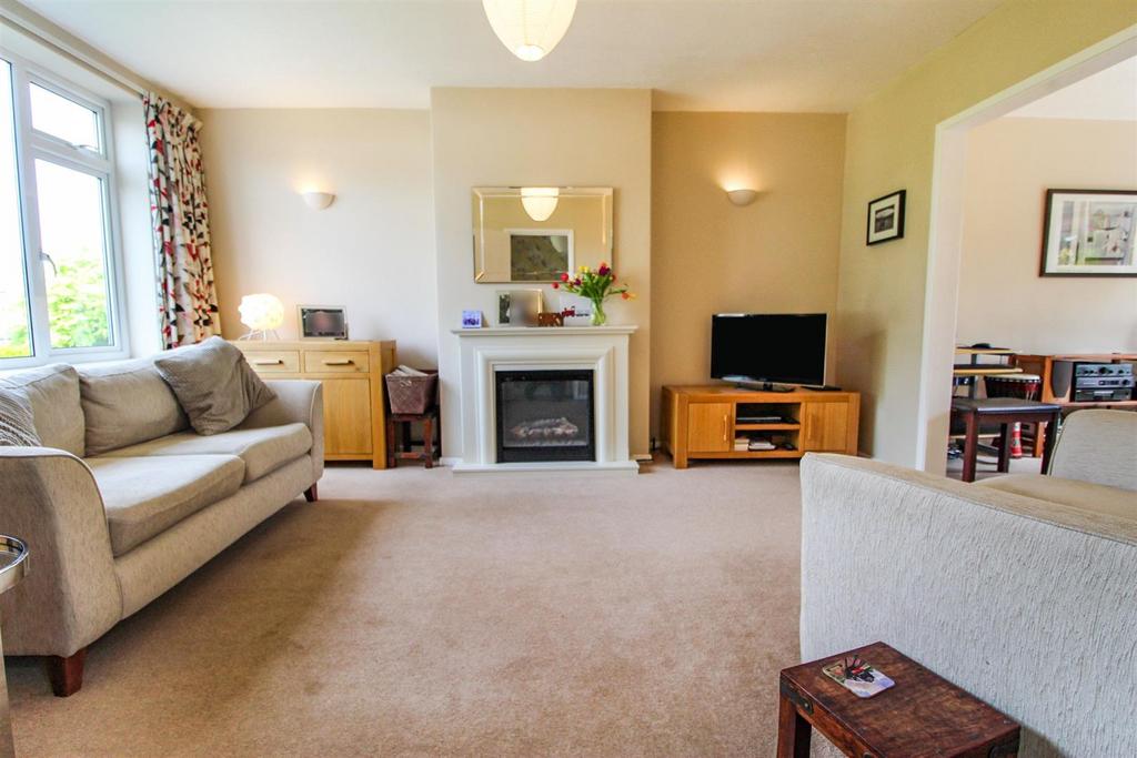 Beaufort Avenue, Royal Leamington Spa 3 bed semidetached house for