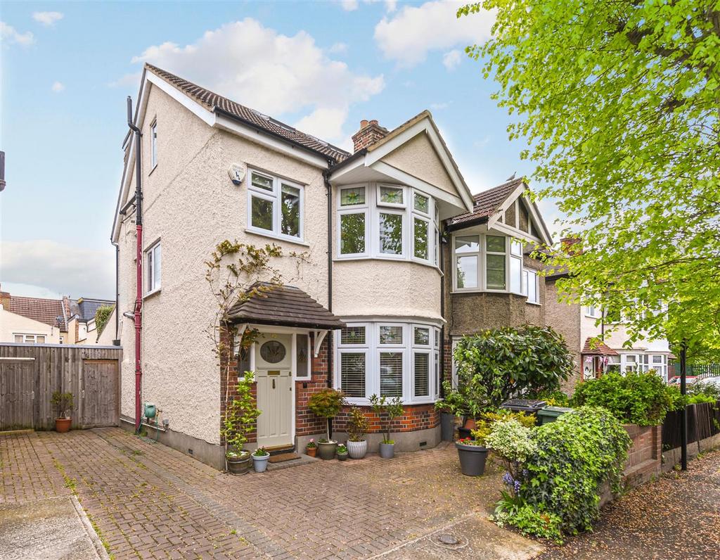 Queens Grove Road, North Chingford 4 bed semidetached house for sale £750,000