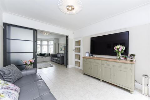 45 Queens Grove Road, London, E4 7BT