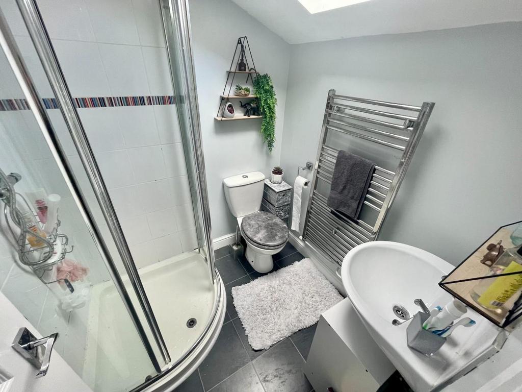 Second Floor En Suite