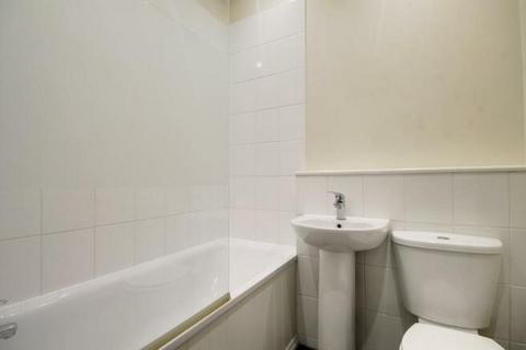 Studio to rent, St. James's Street, Walthamstow, E17
