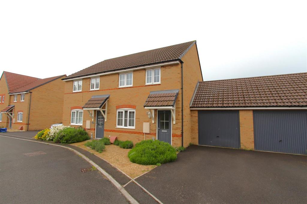 Skylark Drive, Keynsham, Bristol 3 bed house for sale £360,000