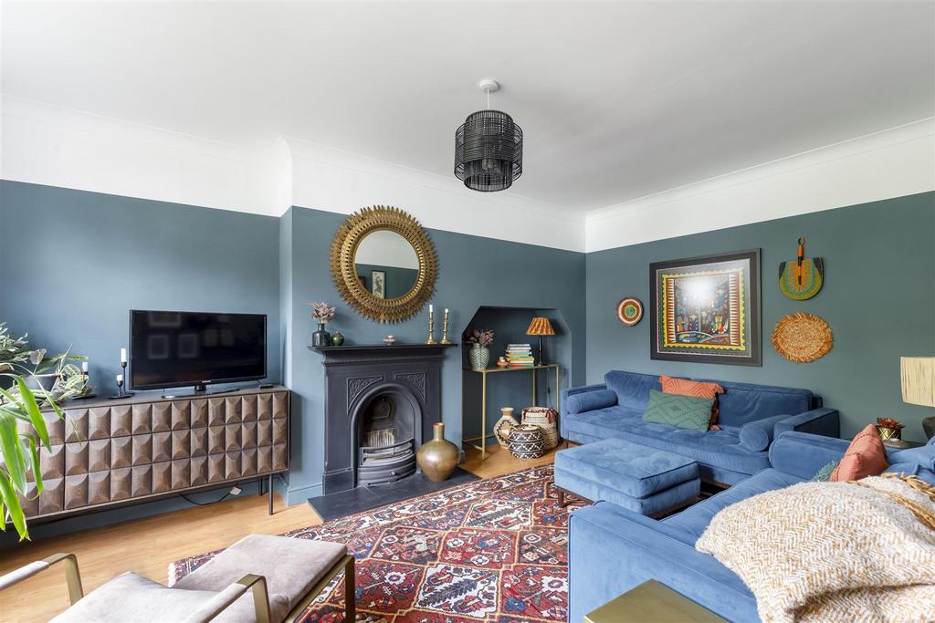 Mill Drive, Hove 5 bed semidetached house £650,000