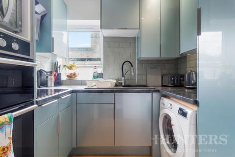 2 bedroom flat for sale - Sutherland Road, London
