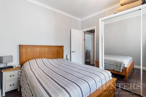 2 bedroom flat for sale - Sutherland Road, London