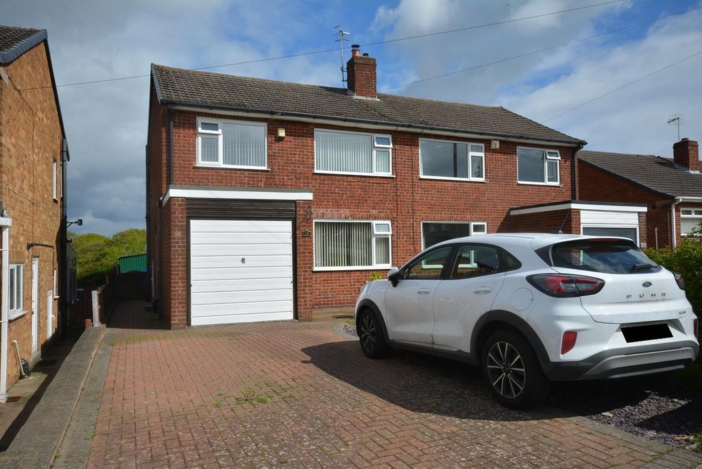Hazel Drive, Walton, Chesterfield, S40 3EQ 3 bed semidetached house