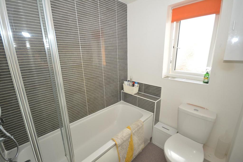 Bathroom 01.jpg