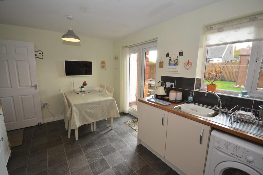 Kitchen diner 03.jpg