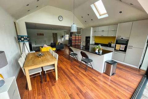 4 bedroom bungalow for sale - Cambridge Gardens, Helsby, Frodsham