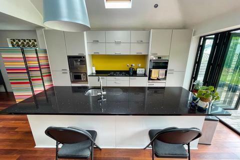 4 bedroom bungalow for sale - Cambridge Gardens, Helsby, Frodsham