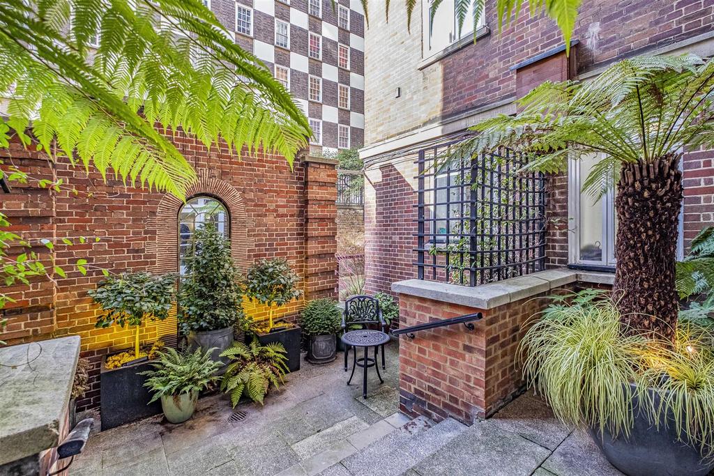 Courtyard.JPG