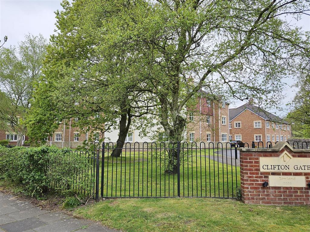 Clifton Gate, Lytham St. Annes 3 bed apartment for sale £335,000