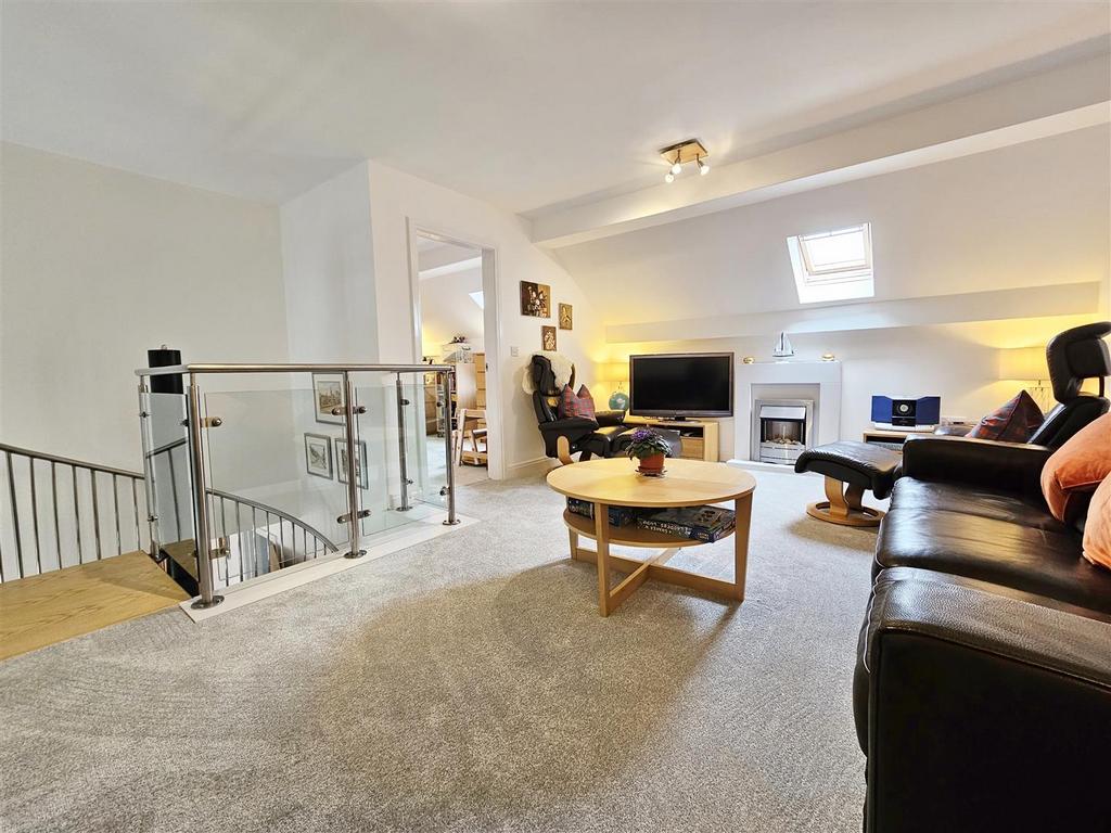 Clifton Gate, Lytham St. Annes 3 bed apartment for sale £335,000