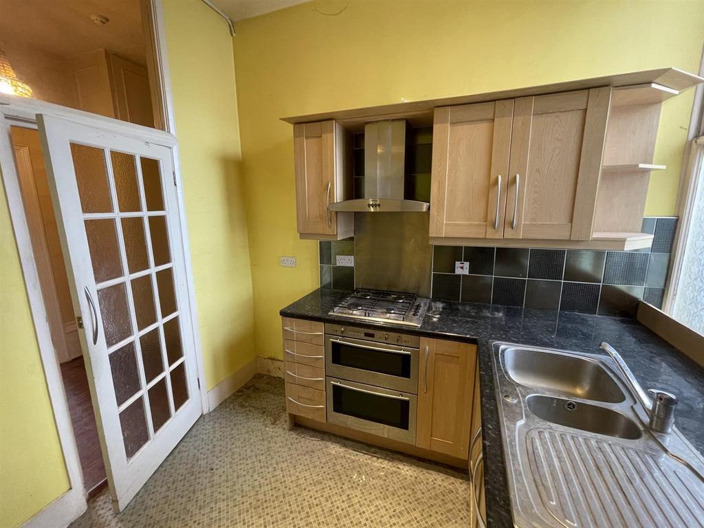 Kitchen 1.jpg