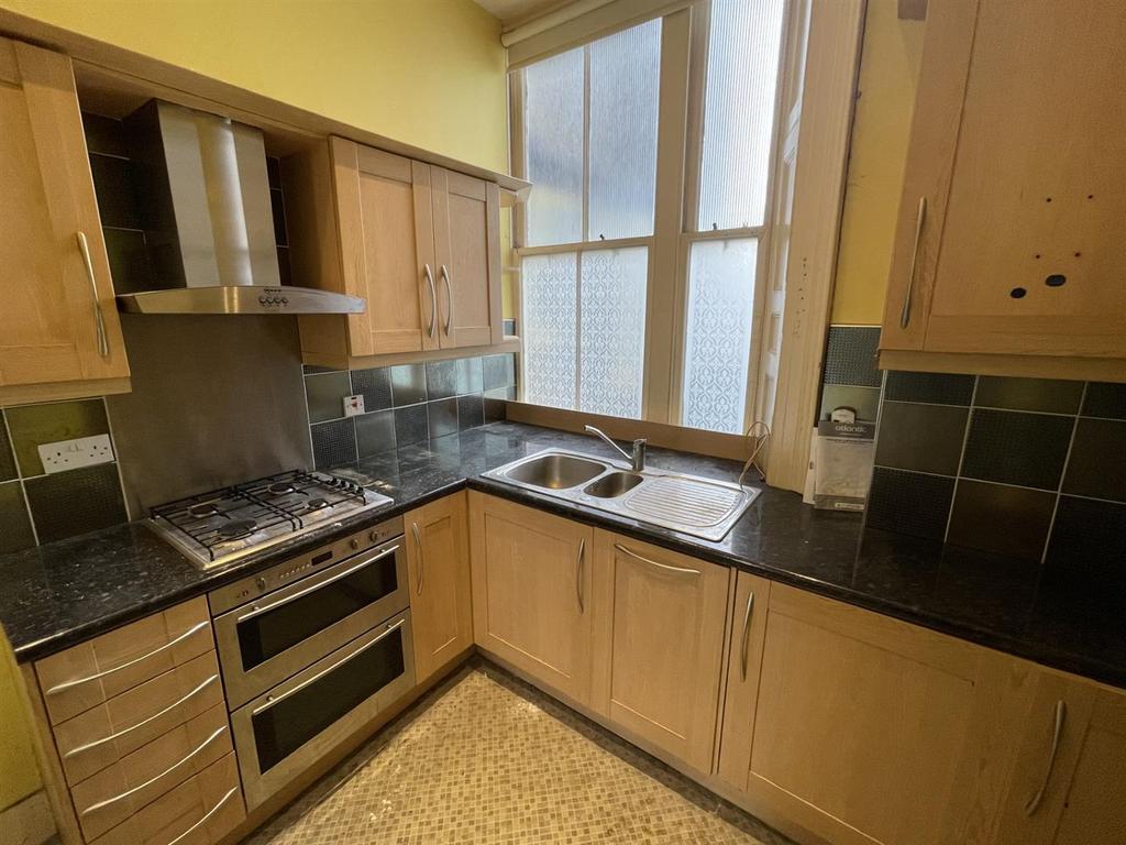Kitchen 2.jpg