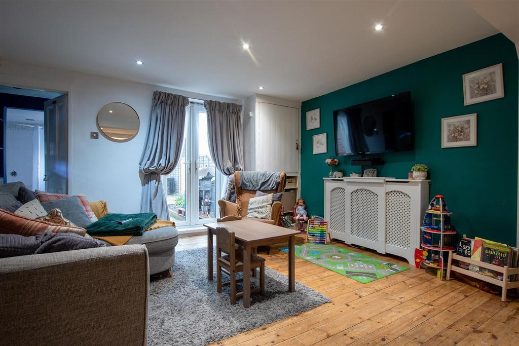 Knox Road, Wellingborough 3 bed terraced house for sale £199,950