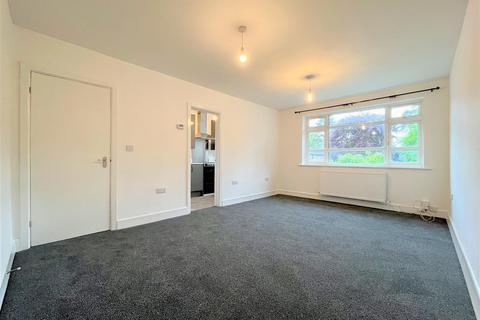 1 bedroom apartment to rent, Brooklands Road, Sale