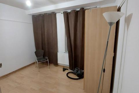 3 bedroom flat to rent, East India Buildings, Saltwell Street, London, E14
