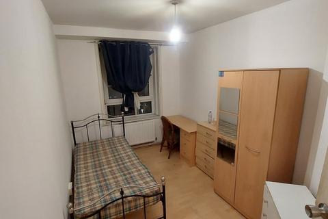 3 bedroom flat to rent, East India Buildings, Saltwell Street, London, E14