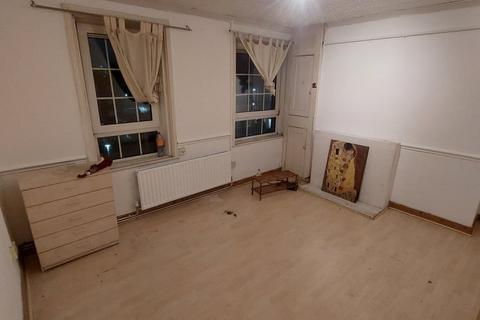 3 bedroom flat to rent, East India Buildings, Saltwell Street, London, E14