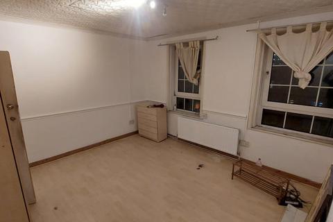 3 bedroom flat to rent, East India Buildings, Saltwell Street, London, E14