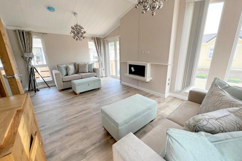 2 bedroom mobile home for sale - Woodlands Park, Stopples Lane, Hordle, Lymington, Hampshire. SO41 0JB