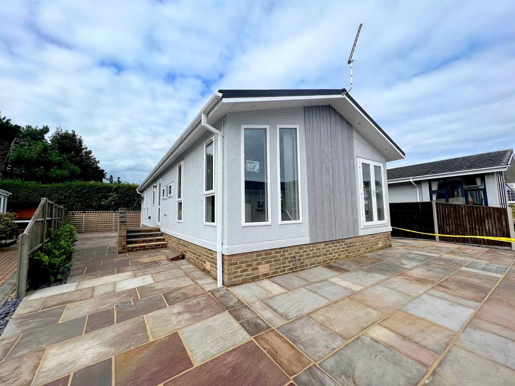 Woodlands Park, Stopples Lane, Hordle, Lymington, Hampshire. SO41 0JB 2