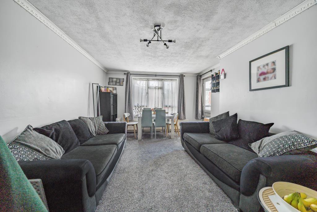 Langley, Berkshire, SL3 2 bed flat for sale £280,000