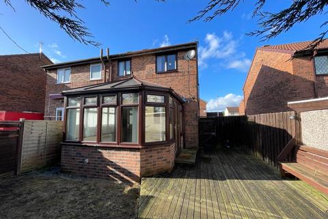 3 bedroom semi-detached house to rent, Fernleigh Court, Wakefield, West Yorkshire, WF2