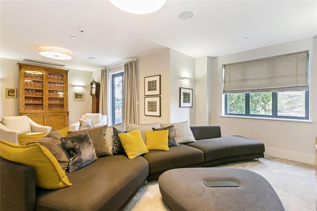 Riverpark Villas, Pound Lane, Marlow, Buckinghamshire, SL7 4 bed end of