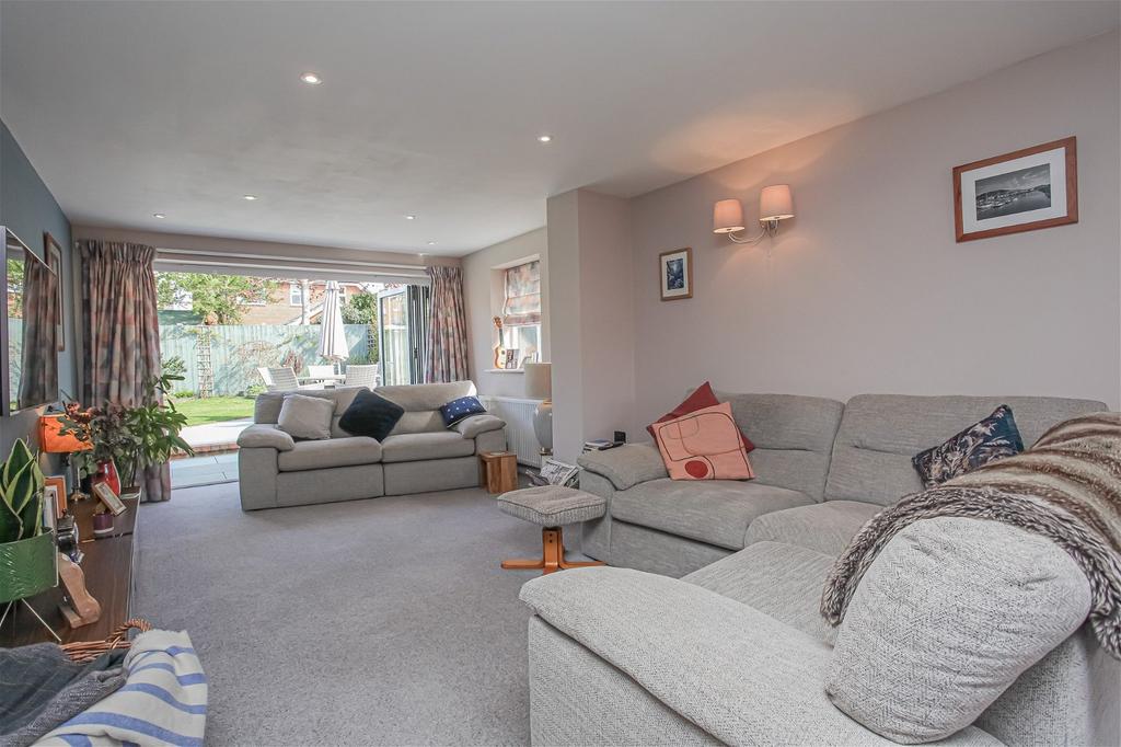 Waller Drive, Banbury 3 bed detached house £599,950