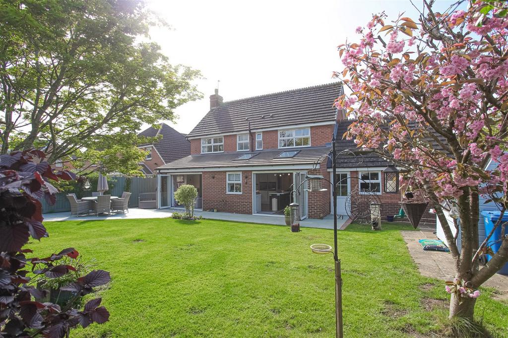 Waller Drive, Banbury 3 bed detached house £599,950