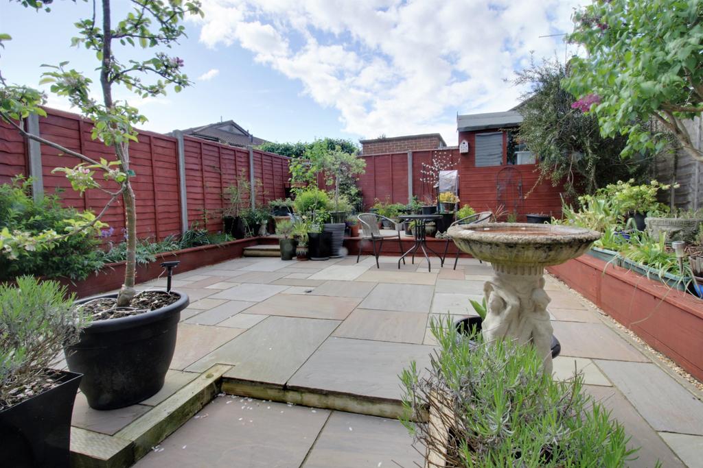 CUNNINGHAM ROAD, WATERLOOVILLE 3 bed terraced house for sale £280,000