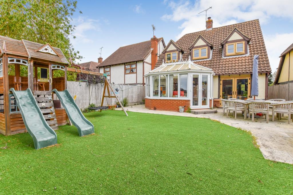 Nipsells Chase, Mayland 4 bed detached house £500,000
