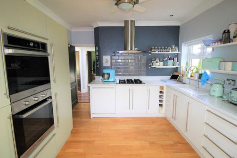 13 Willow Walk, Upminster, RM14 1XH