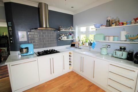 13 Willow Walk, Upminster, RM14 1XH